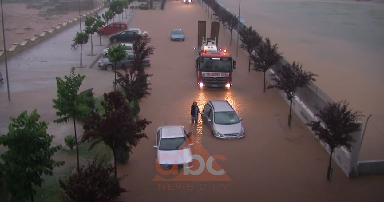 Përmbytja e Librazhdit pas ndërtimit të pedonales, banorët: Nuk na ndodhte prej 50 vitesh