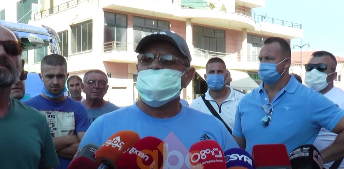 40 sipërmarrës nga Zvërneci dhe Narta në protestë: IKMT do të na shembë baret, kemi leje