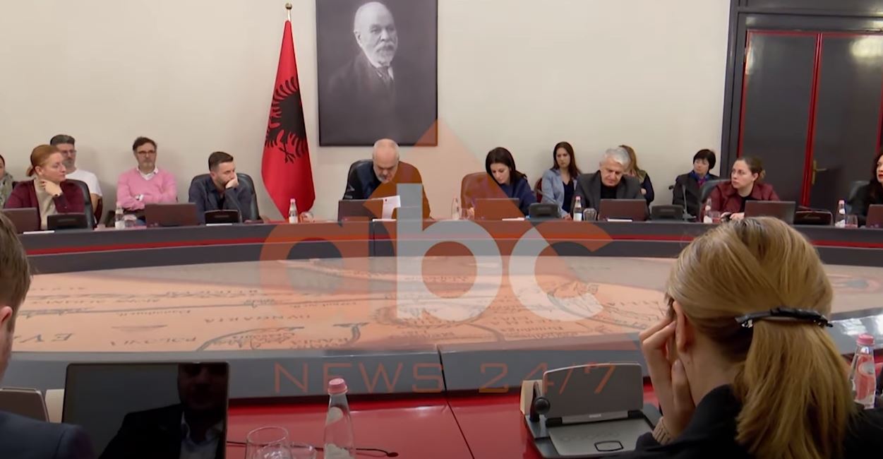 Ministria e Brendshme: Të njohim si pakica kombëtare çdo grup shtetasish me 300 persona