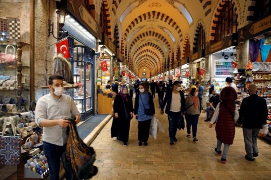 Turqia lehtësohen kufizimet, hapen baret dhe restorantet