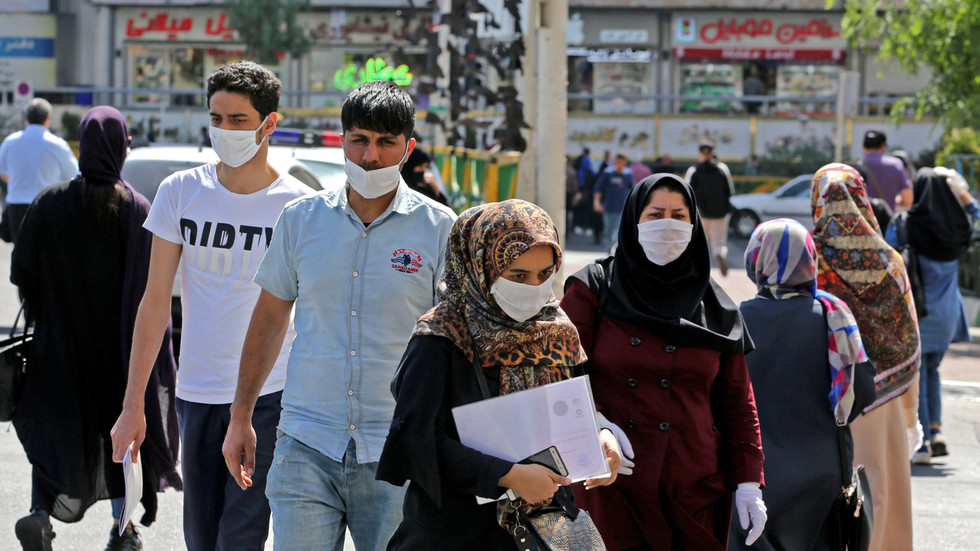 Rekord të infektuarish në Iran, rrezikohen nga koronavirusi edhe 35 milionë të tjerë