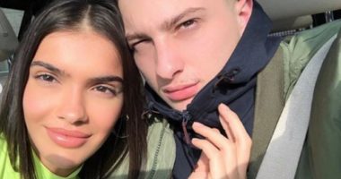 Fero ‘i la të gjithë pa fjalë’, publikon videon duke i puthur këmbët Arbenitës