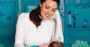 Prej 7 muajsh nënë, moderatorja e njohur tregon foton e plotë të vajzës