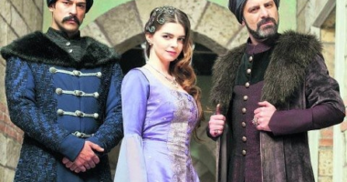 Skandal në Turqi: Aktori i serialit ‘Sulejmani i madhërishëm’ rreh të dashurën (FOTO)