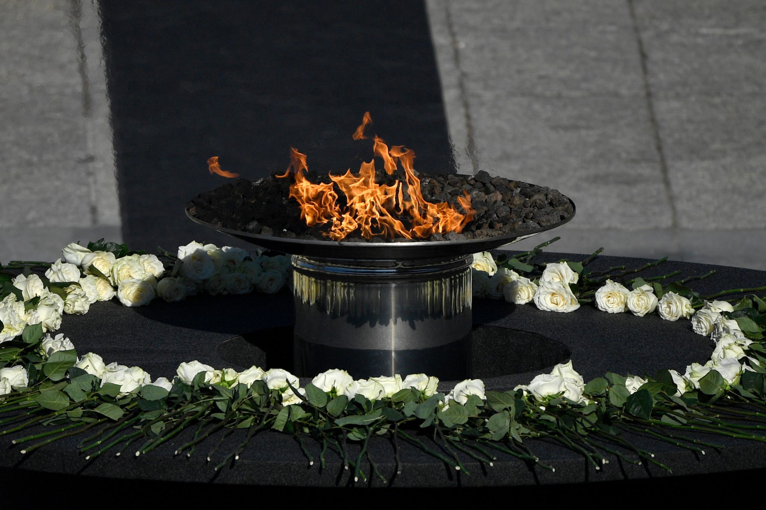 Spanjë, ceremoni shtetërore në nder të atyre që humbën jetën nga Covid-19