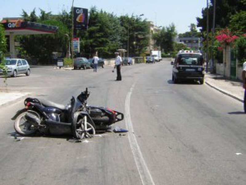 U përplas nga një automjet, humb jetën drejtuesi i motorit në Peqin