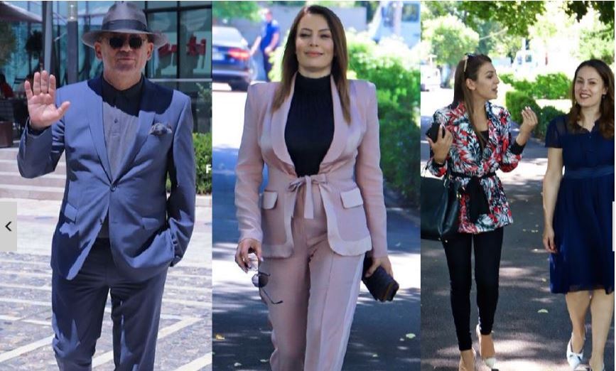 FOTO/ Deputetët pa maska, shfaqje “mode” para hyrjes në Kuvend dhe përshëndetje me grusht