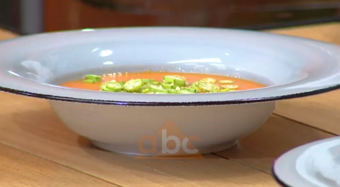 Supë bamje dhe domate – Receta nga Bledar Kola