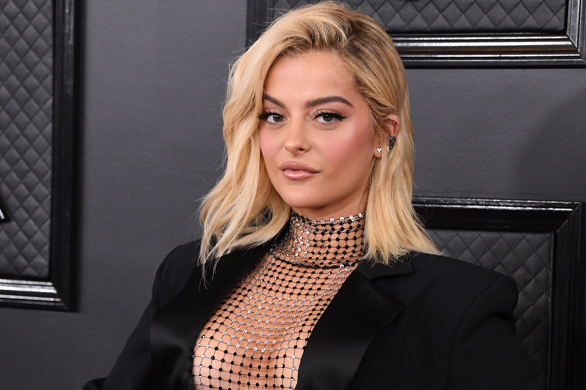 Bebe Rexha në gjendje të keqe shëndetësore, do t’i nënshtrohet operacionit