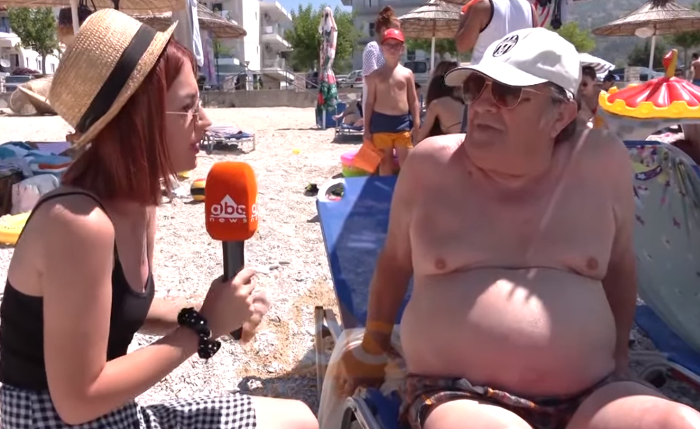 “Topless” në plazh?Pushuesit në Himarë: Jemi me të vjetrën, s’ka ardhur koha akoma