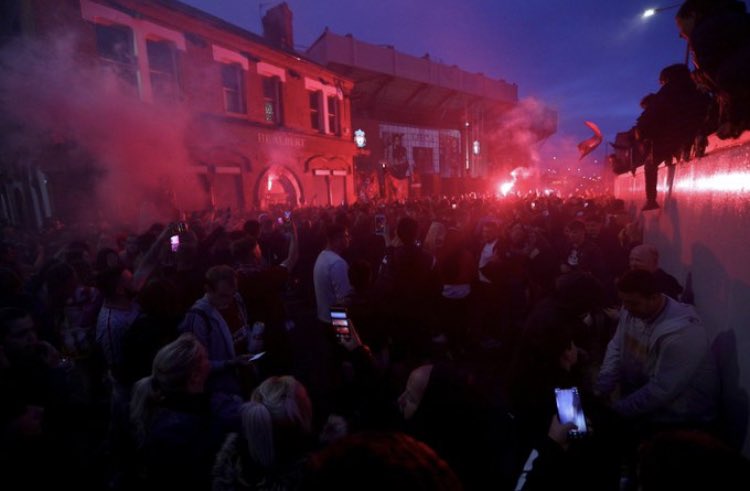 Shkelën rregullat e distancimit social, policia arreston tifozët e Liverpool