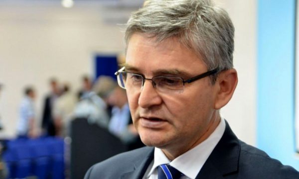 Humb jetën nga koronavirusi ministri për Mbrojtje në Bosnje Hercegovinë