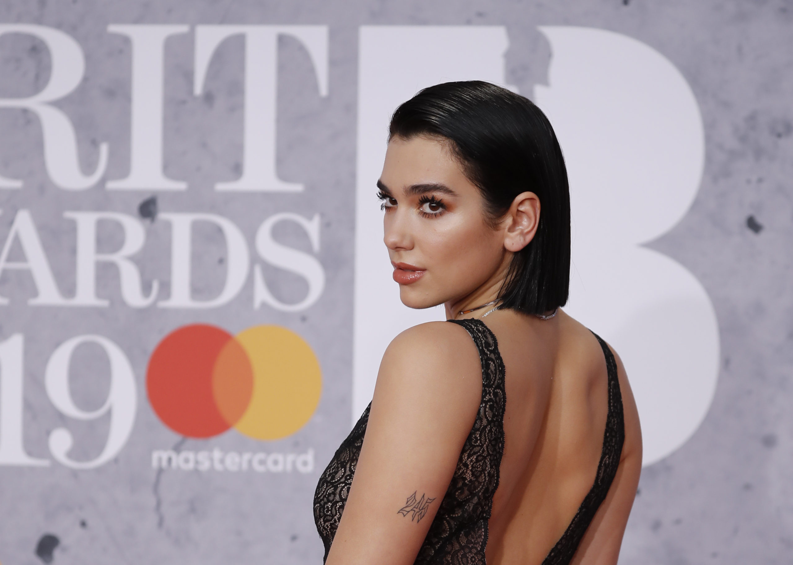 Postoi flamurin autokton, Dua Lipa iu përgjigjet kritikëve: Dua të flas me krenari për rrënjët e mia