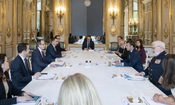 Hoti zbardh detajet e takimit me Macron në Paris