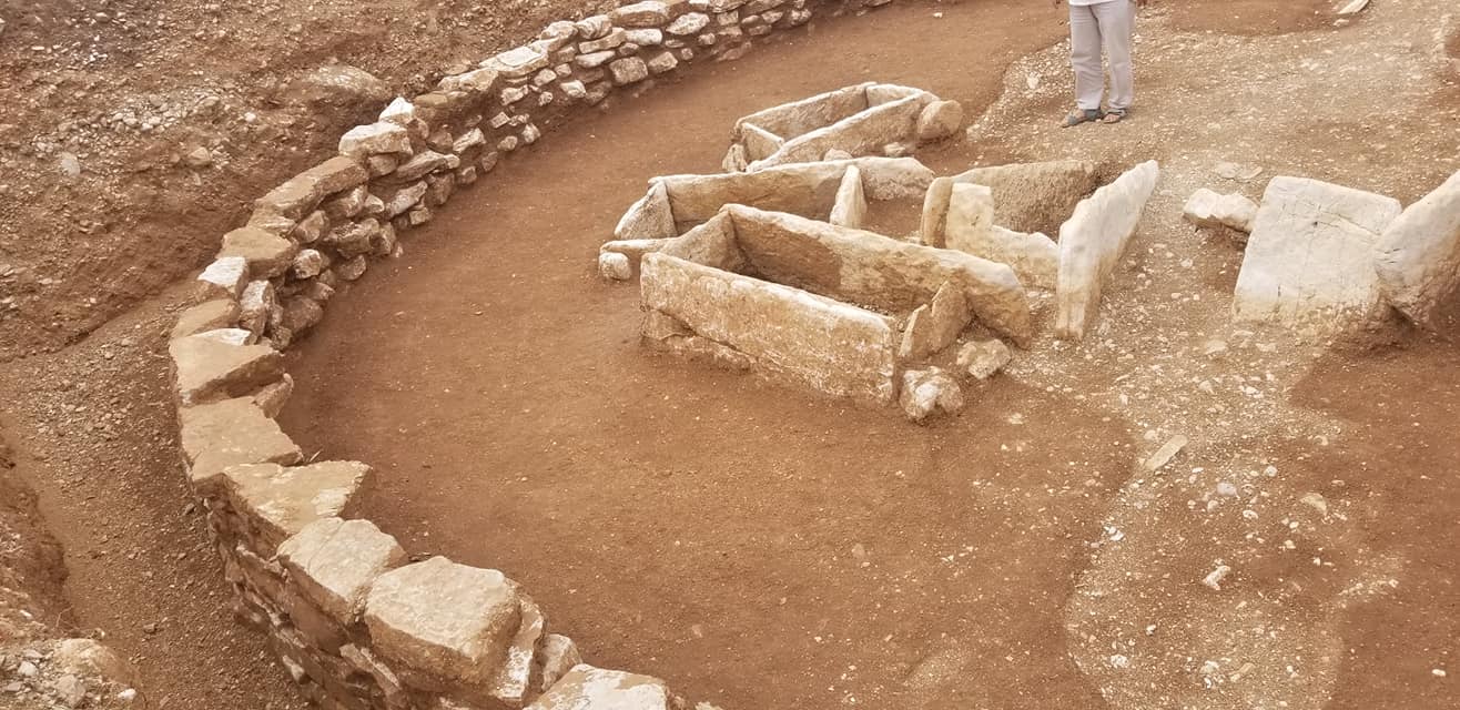 Pas disa shekujsh në tokën shqiptare, arkeologët e Himarës zbulojnë varrezat e epokës së bronzit