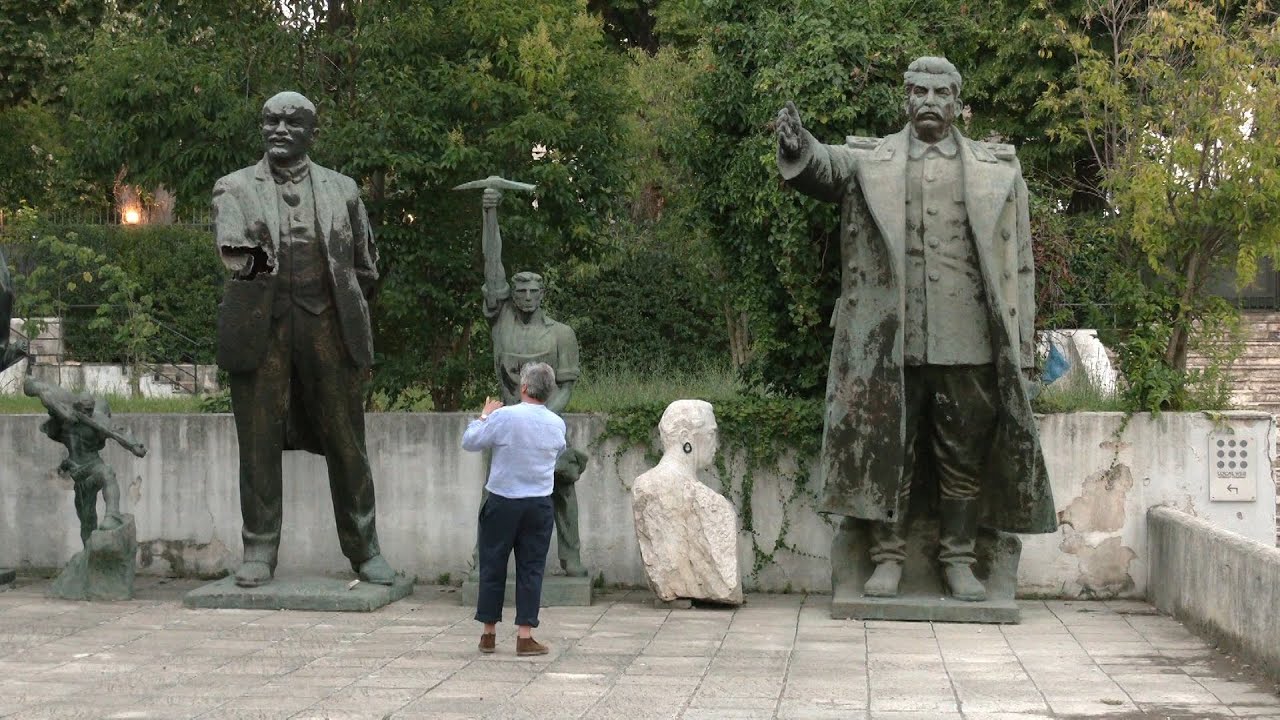Sislej Xhafaj: Gjithmonë kemi jetuar me maska, por tashmë janë fakt i pandemisë