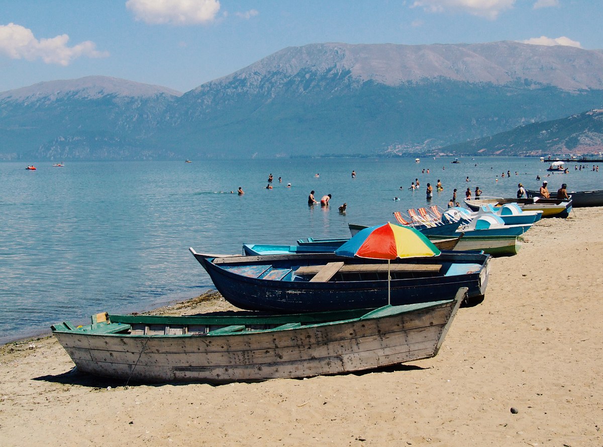 Zaptuan plazhin përgjatë liqenit të Pogradecit, nisin hetimet për katër biznesmenët