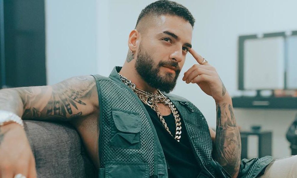 Pas ndarjes, Maluma fotografohet në krahët e një tjetër vajze