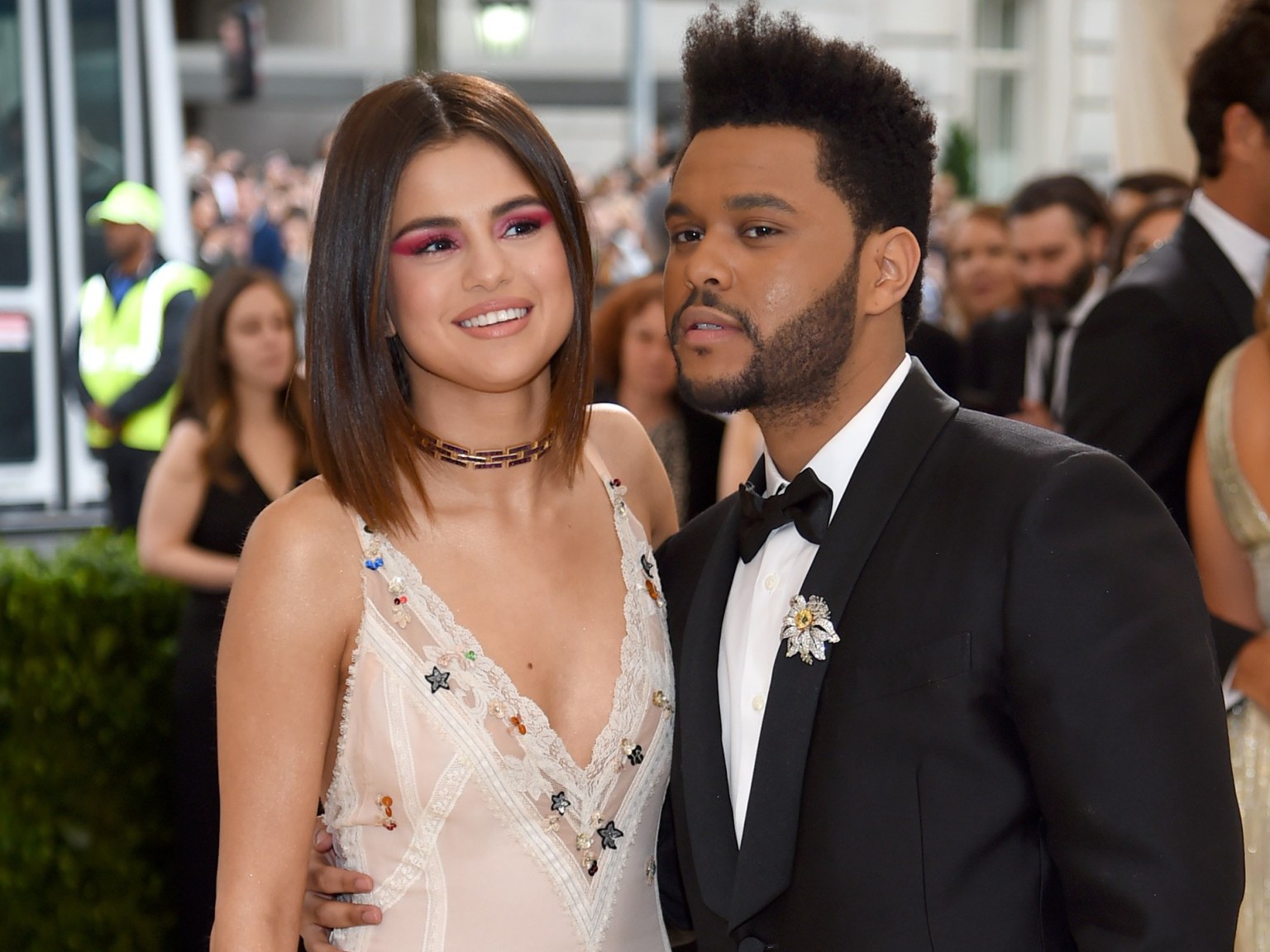 Pas ndarjes nga Selena, The Weeknd tregon arsyen e publikimit të 5 këngëve