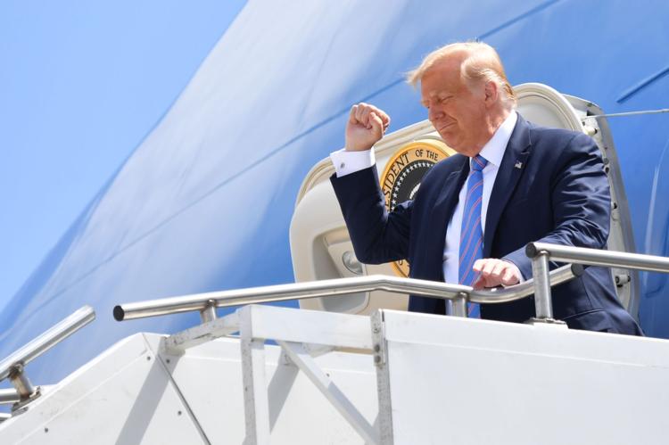 Frikë në ajër, droni përplaset me avionin e Trump-it