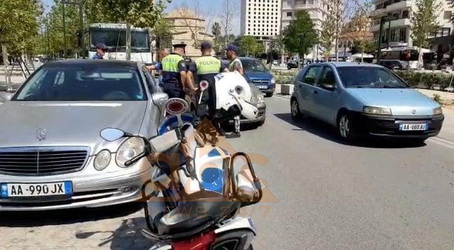 Makina përplas rëndë fëmijën 12-vjeçar në Vlorë