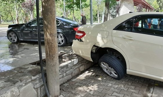 Shmanget tragjedia! Katër të plagosur në Tiranë, makina përplas këmbësorët në trotuar