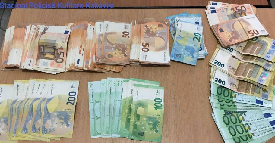 Over 30 thousand euros were seized in Kakavija, to Greeks and one Albanian under investigation