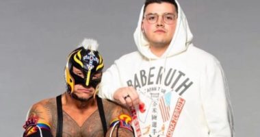 Tradita vazhdon, edhe djali i Rey Mysterio do të ndeshet me maskë