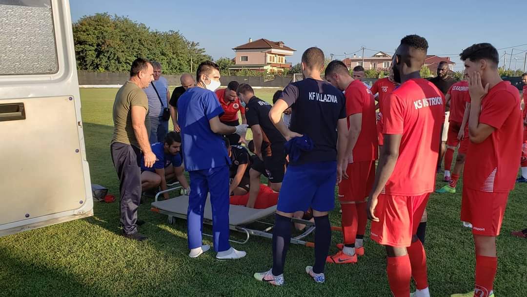 Ndërpritet miqësorja Kastrioti-Vllaznia, një futbollist përfundon në spital