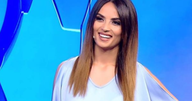 FOTO/ Pasi u bë nënë për herë të parë, Vilma Masha shfaqet me linjat perfekte në plazh