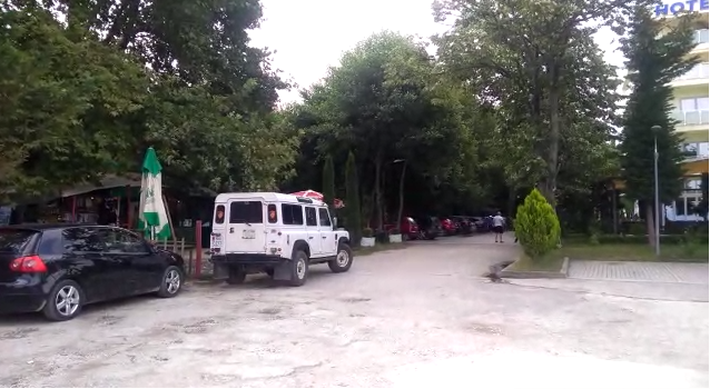 Të shtënat me armë zjarri në Pogradec, turistët boshatisin hotelin: Jemi terrorizuar