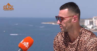 “Babi im e ka grabitur mamin”, Stresi zbulon për herë të parë surprizën dedikuar prindërve