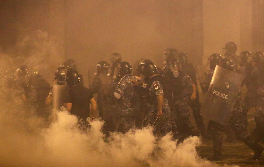 Protesta të dhunshme në Beirut, dy ministra japin dorëheqjen