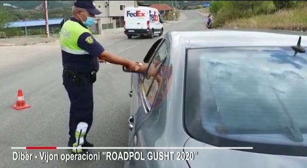 Rekord gjobash për parakalimin e gabuar, në Dibër, arrestohen 4 shoferë