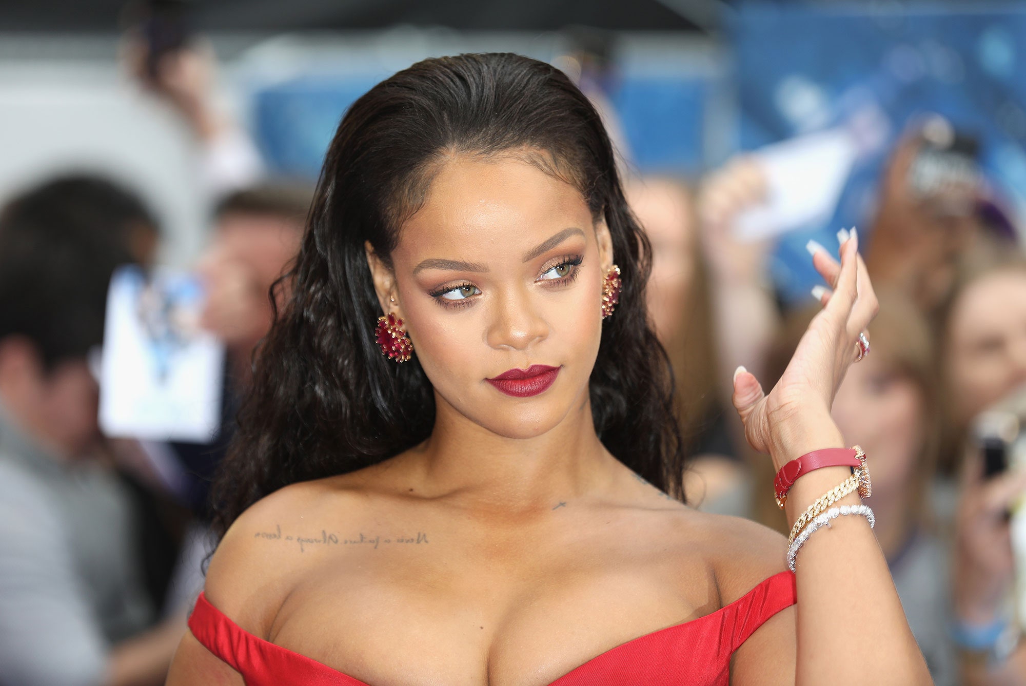 Rihanna rikthehet në tregun muzikor, premton një tjetër hit: Nuk do të zhgënjeheni