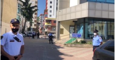 Nën masa të rrepta sigurie, Mariglen Topuzi mbërrin në Gjykatën e Pogradecit