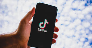 TikTok përballet me kritika për shkak të trendit më të ri