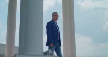 “Pa 10 mijë euro nuk shkoj në dasma”, këngëtari i muzikës popullore kërcënon mediat