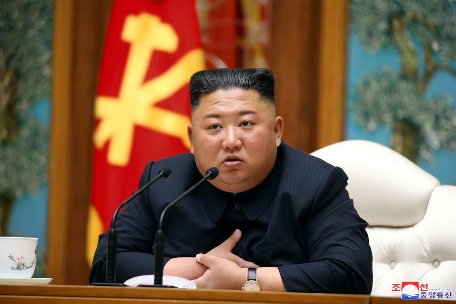 Kim Jong-un: Do sekuestrohen qentë dhe do bëhen ushqim për njerëzit!