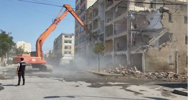 U dëmtuan nga tërmeti i 26 nëntorit, shemben dy pallate në Durrës