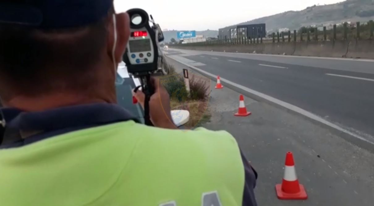 Policia kontrolle me radar në Tiranë, ndëshkohen 35 shoferë