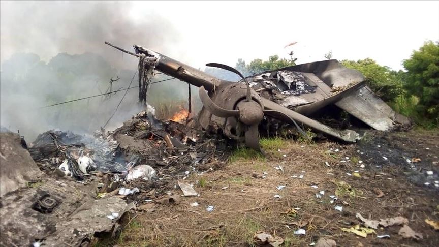 Rrëzohet avioni që transportonte para, 7 të vdekur