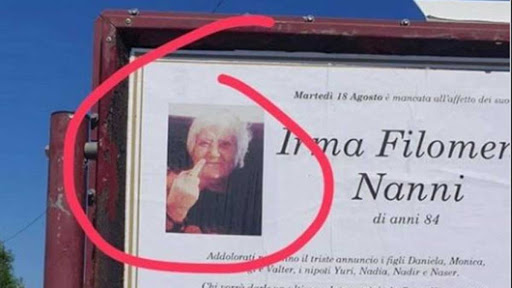 Tregon gishtin e mesit: Fotoja e njoftimit të vdekjes së 84-vjeçares i habiti të gjithë  