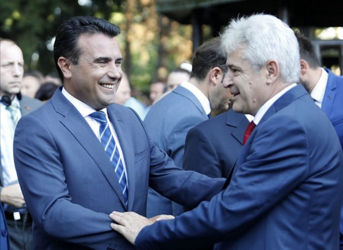 Arrihet marrëveshja mes Zaev dhe Ahmetit, si ndahen ministritë