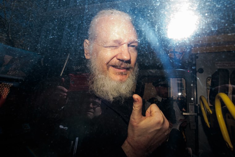 Refuzohet kërkesa për shtyrje të seancave për ekstradim të Assange-it