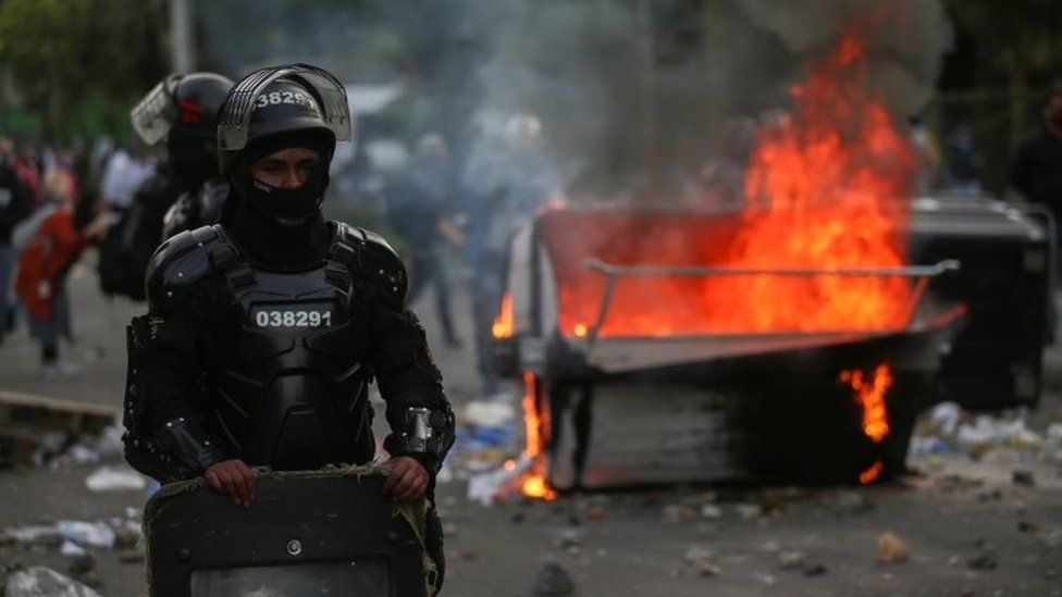 Protesta kundër dhunës policore, 7 të vdekur dhe 248 të plagosur në Kolumbi