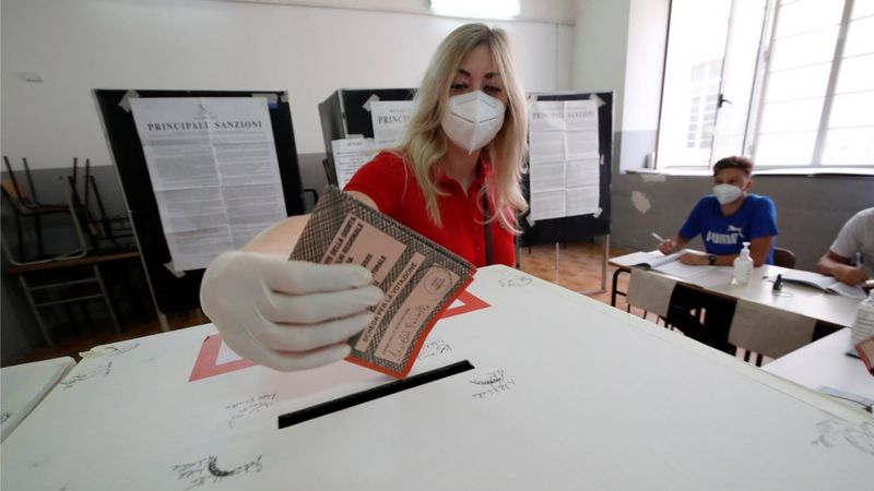 Referendum për reduktimin e deputetëve në Parlament, dalin rezultatet në Itali