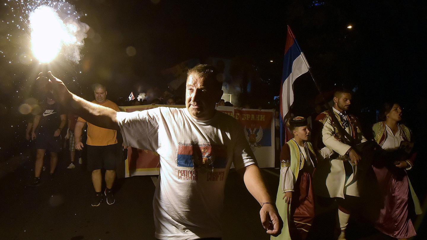 FOTO/ Zgjedhjet në Mal të Zi, përleshje mes mbështetësve të maxhorancës dhe të opozitës