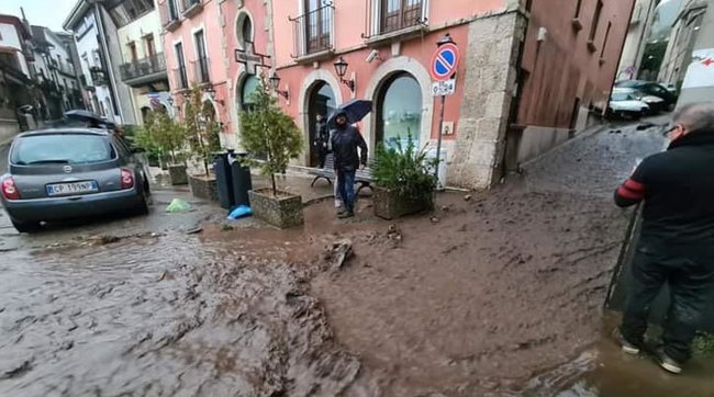 Stuhi dhe borë, moti i keq godet Italinë