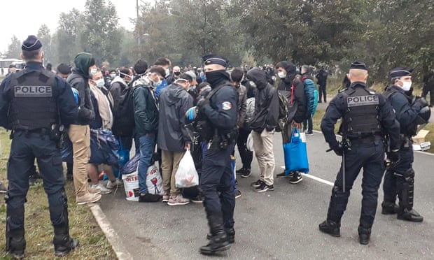 Policia shpërbën kampin e improvizuar të emigrantëve në Francë